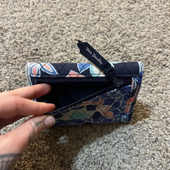 Vera Bradley Wallet Lotus Flower Swirl Trifold‎ Cardholder Wristlet Quilted Y2K - Picture 7 of 9